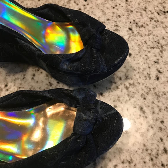 Shoes - Picture 5 of 10